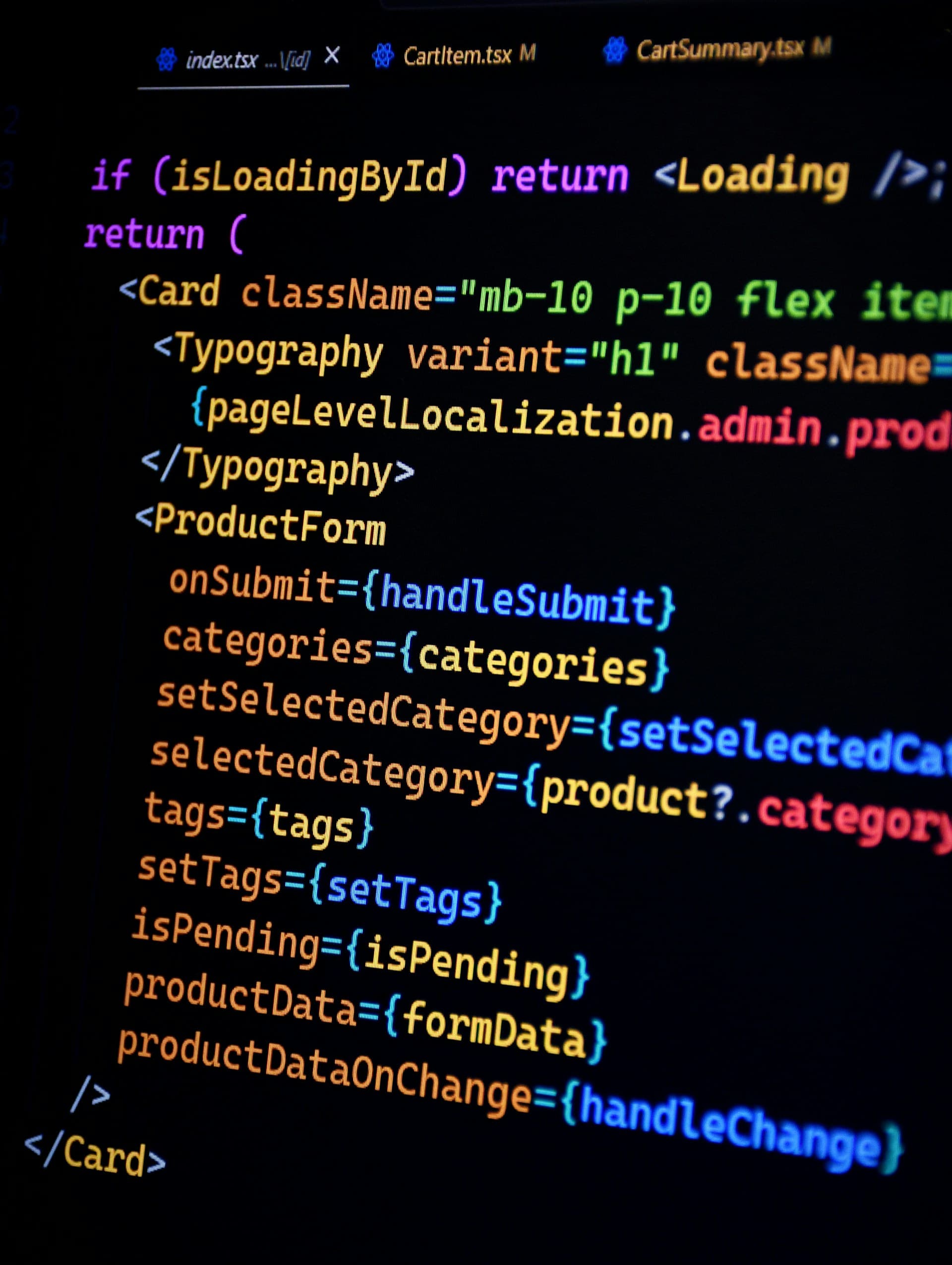 Edytor kodu widoczny na monitorze